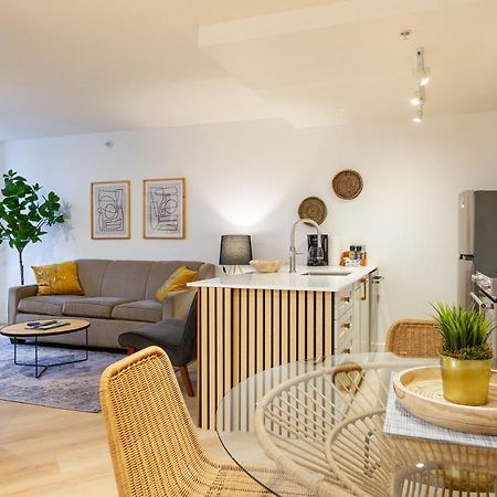 Newly Renovated Suite In Whistler Village Sleeps 4 ภายนอก รูปภาพ