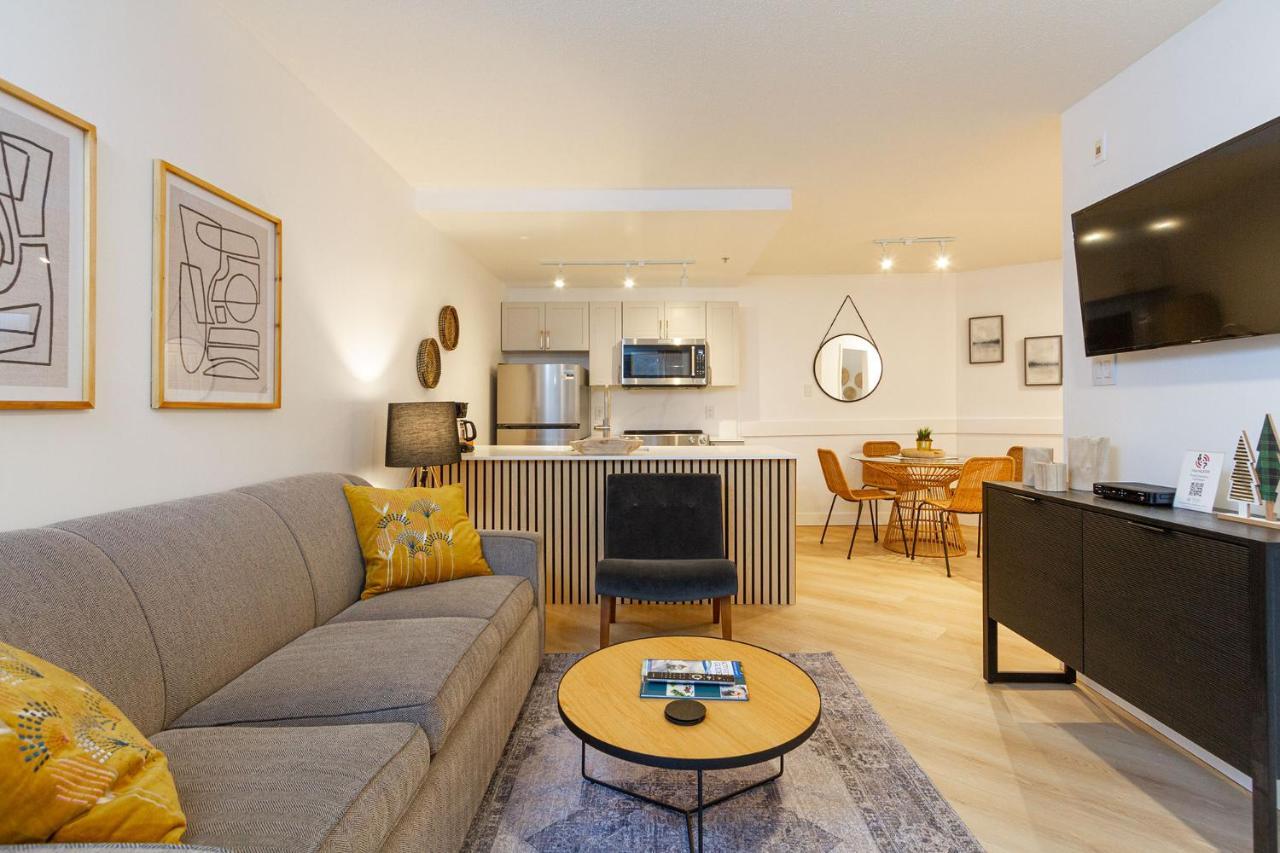 Newly Renovated Suite In Whistler Village Sleeps 4 ภายนอก รูปภาพ