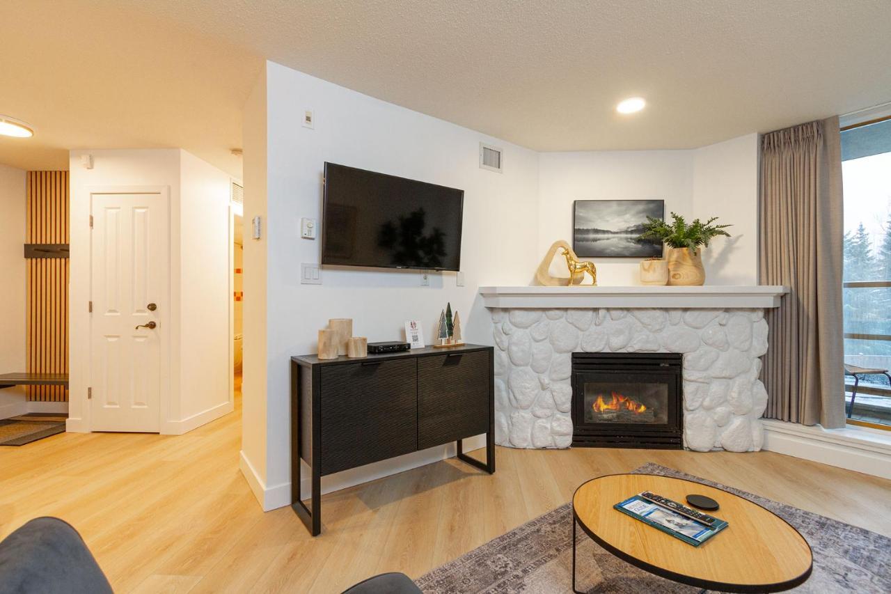 Newly Renovated Suite In Whistler Village Sleeps 4 ภายนอก รูปภาพ